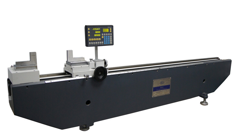 JD38　二米端度比长仪